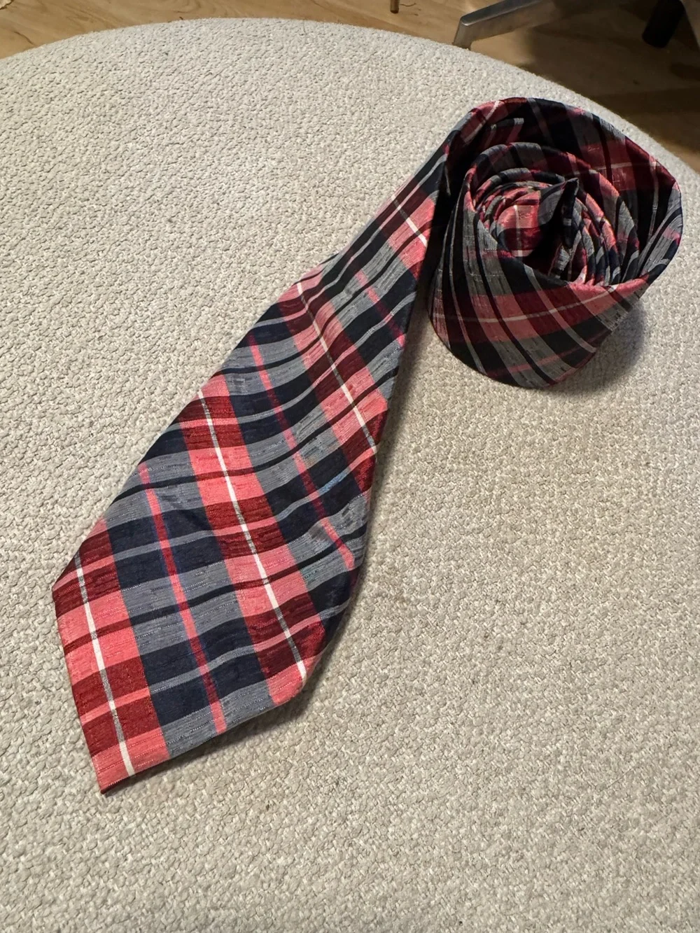 Plaid Men's Necktie in Red and Navy